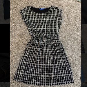 size M, patterned black and white dress